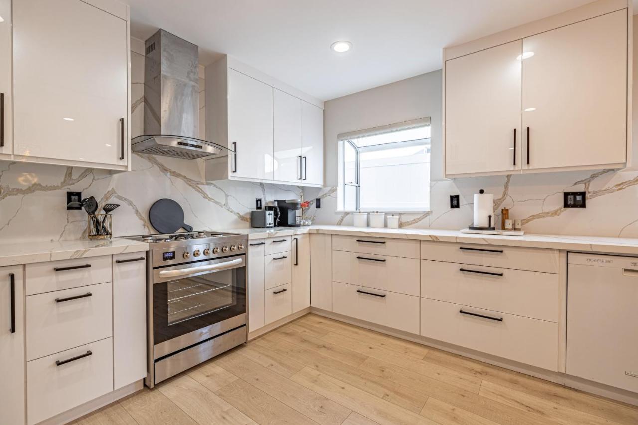New 5 Bed W/hot Tub Close To Universal Sleeps 12 Ferienhaus Los Angeles