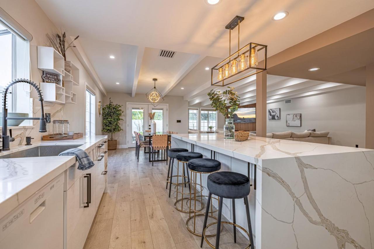 New 5 Bed W/hot Tub Close To Universal Sleeps 12 Ferienhaus Los Angeles
